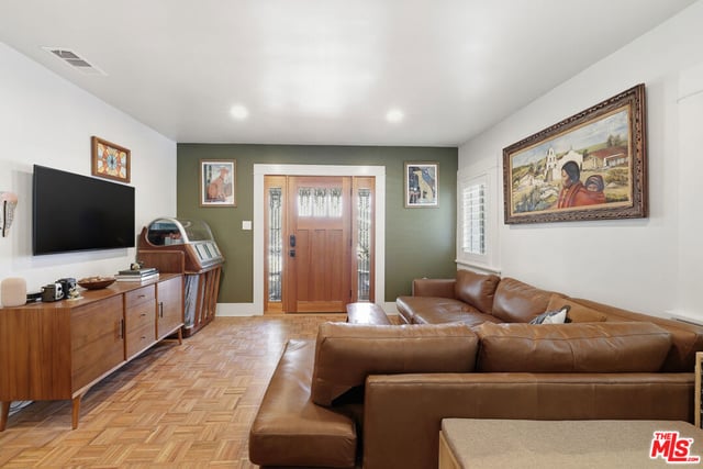 933 Walnut Avenue, Long Beach, CA 90813 — photo 3 of 26