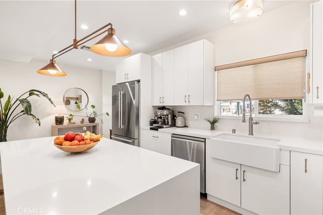 7247 Genesta, Lake Balboa, CA 91406 — photo 4 of 39