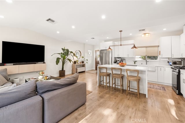 7247 Genesta, Lake Balboa, CA 91406 — photo 8 of 39