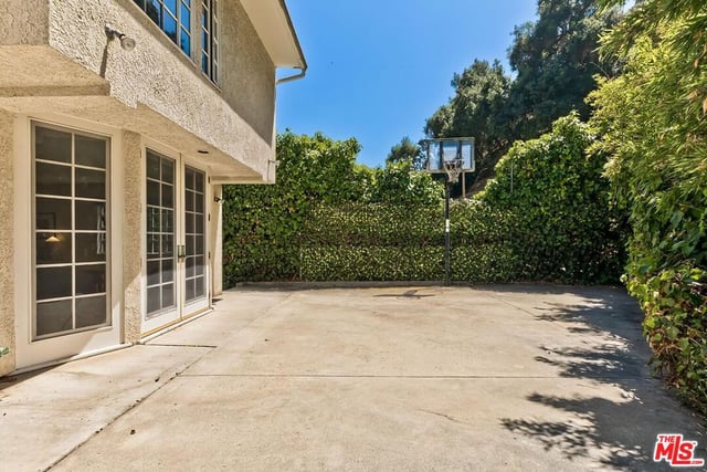 1041 Chantilly Road, Los Angeles, CA 90077 — photo 32 of 40
