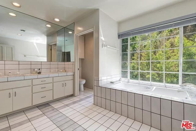 1041 Chantilly Road, Los Angeles, CA 90077 — photo 9 of 40