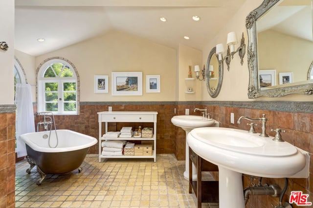 1519 Schuyler Road, Los Angeles, CA 90210 — photo 16 of 37