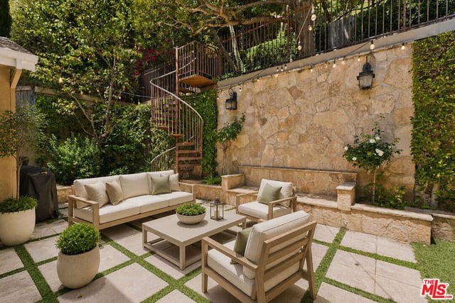 1519 Schuyler Road, Los Angeles, CA 90210 — photo 4 of 37