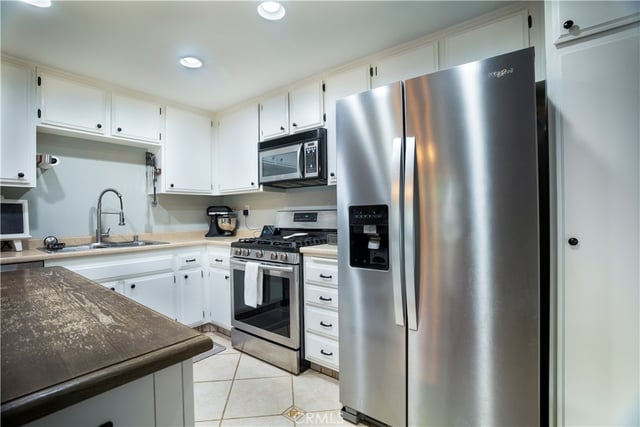 28291 Bockdale Ave., Canyon Country, CA 91387 — photo 8 of 27