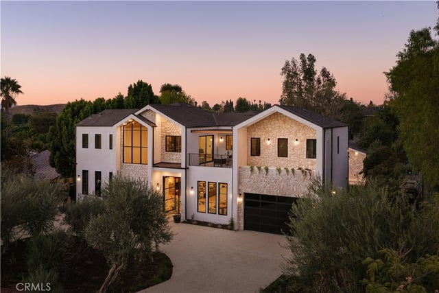 4744 Vista De Oro Avenue, Woodland Hills, CA 91364 — photo 3 of 48