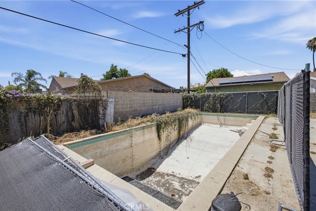 6729 Babcock Avenue, North Hollywood, CA 91606 — photo 2 of 4