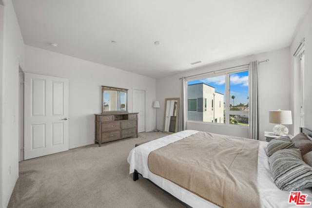 10712 Parrot Avenue, Downey, CA 90241 — photo 4 of 44