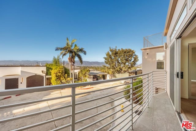 11698 Picturesque Drive, Studio City, CA 91604 — photo 17 of 35