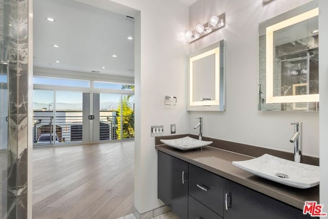11698 Picturesque Drive, Studio City, CA 91604 — photo 18 of 35