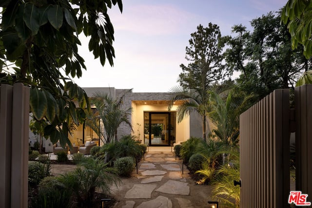 5105 Oakdale Avenue, Los Angeles, CA 91364 — photo 3 of 53