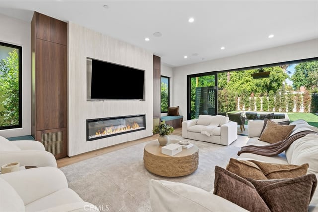 4842 Fulton Avenue, Sherman Oaks, CA 91423 — photo 11 of 74