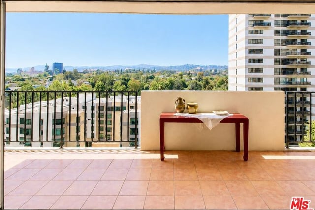 10450 Wilshire Boulevard 10J, Los Angeles, CA 90024 — photo 2 of 59
