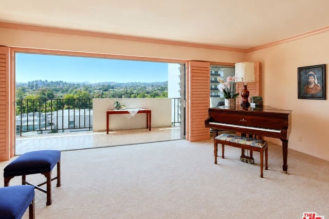 10450 Wilshire Boulevard 10J, Los Angeles, CA 90024 — photo 5 of 59