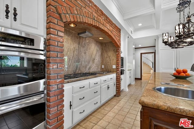 12053 Crest Court, Los Angeles, CA 90210 — photo 18 of 29