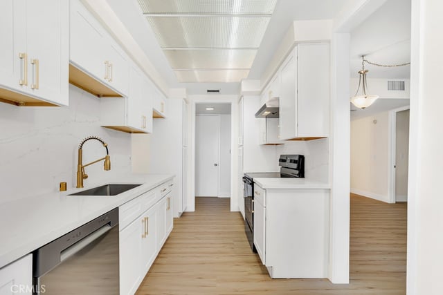14530 Benefit Street 102, Sherman Oaks, CA 91403 — photo 16 of 60