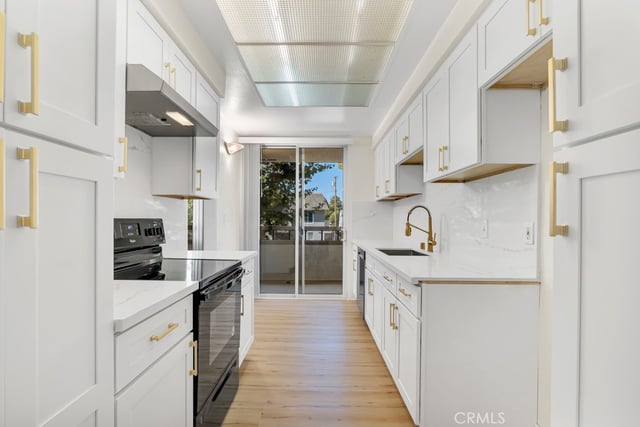 14530 Benefit Street 102, Sherman Oaks, CA 91403 — photo 3 of 60