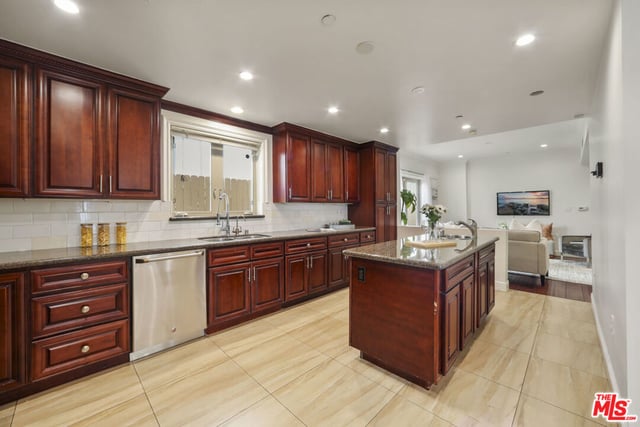 918 S Wooster Street 1, Los Angeles, CA 90035 — photo 12 of 31