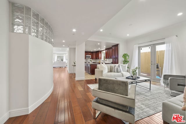 918 S Wooster Street 1, Los Angeles, CA 90035 — photo 17 of 31