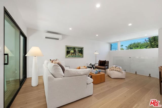 2233 4th Street 3, Santa Monica, CA 90405 — photo 3 of 39