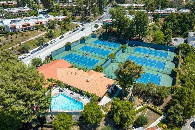 9564 Via Bernardo, Burbank, CA 91504 — photo 2 of 2