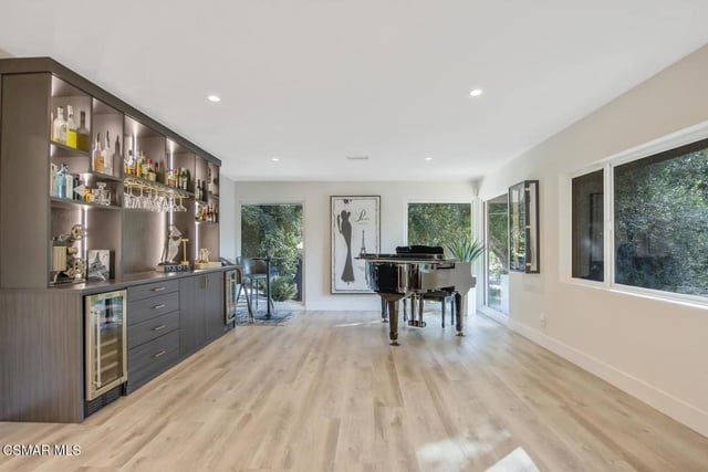 4430 Natoma Avenue, Woodland Hills, CA 91364 — photo 12 of 87