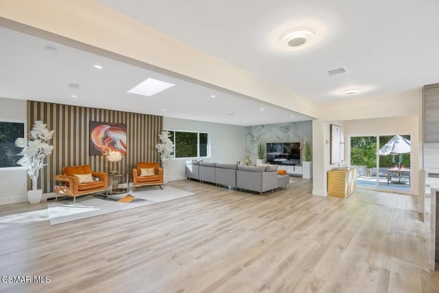 4430 Natoma Avenue, Woodland Hills, CA 91364 — photo 5 of 87
