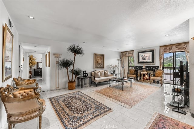 1745 Holly 302, Glendale, CA 91206 — photo 4 of 43