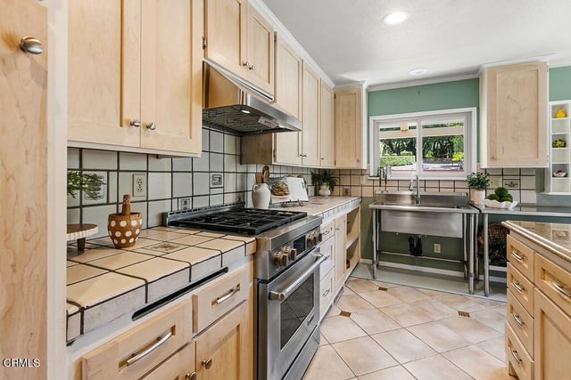 567 N Avocado Place, Camarillo, CA 93010 — photo 9 of 67