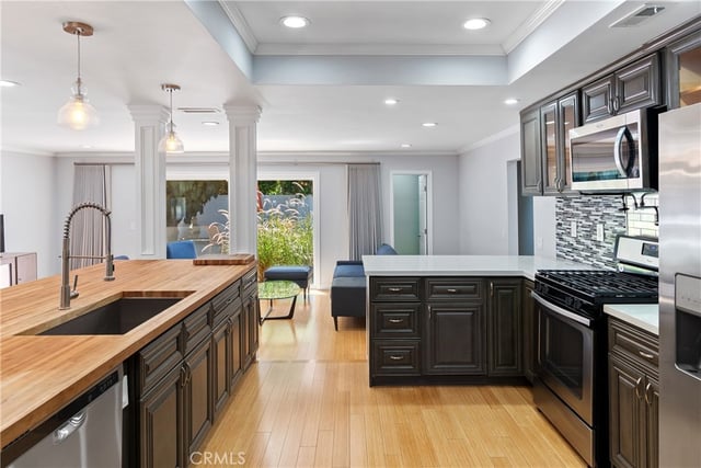 6301 Yarmouth Avenue, Encino, CA 91316 — photo 9 of 46