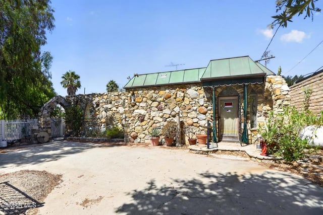 9208 Thompson Avenue, Chatsworth, CA 91311 — photo 2 of 18