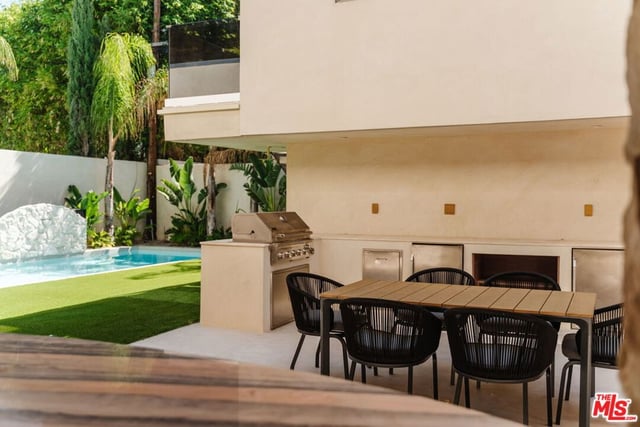 800 N La Jolla Avenue, Los Angeles, CA 90046 — photo 5 of 34