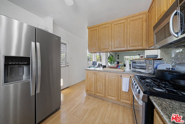 3730 Wasatch Avenue, Los Angeles, CA 90066 — photo 7 of 33