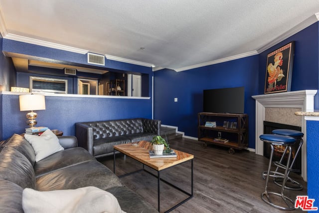 7320 Hawthorn Avenue 215, Los Angeles, CA 90046 — photo 5 of 24