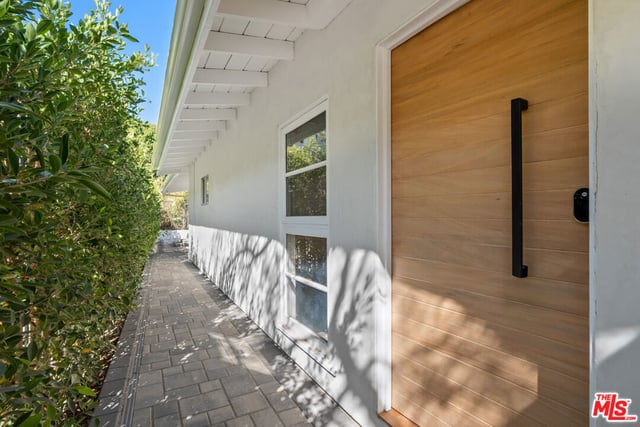 8276 Woodshill Trail, Los Angeles, CA 90069 — photo 5 of 38