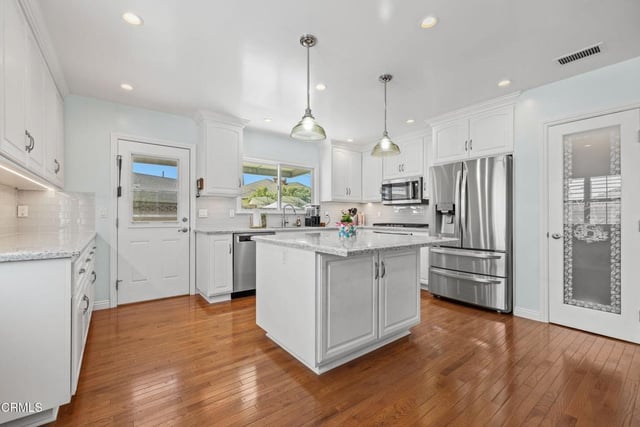 4518 E Stearns Street, Long Beach, CA 90815 — photo 8 of 38