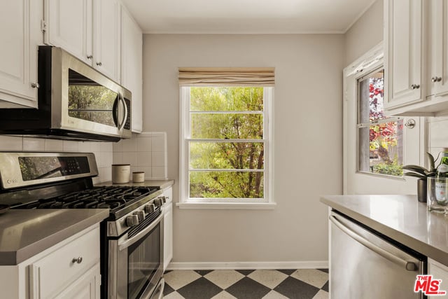 2264 29th Street A, Santa Monica, CA 90405 — photo 5 of 12
