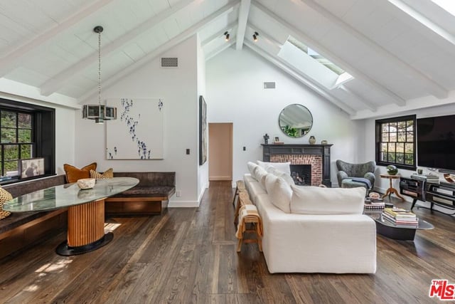 9151 Warbler Place, Los Angeles, CA 90069 — photo 3 of 22