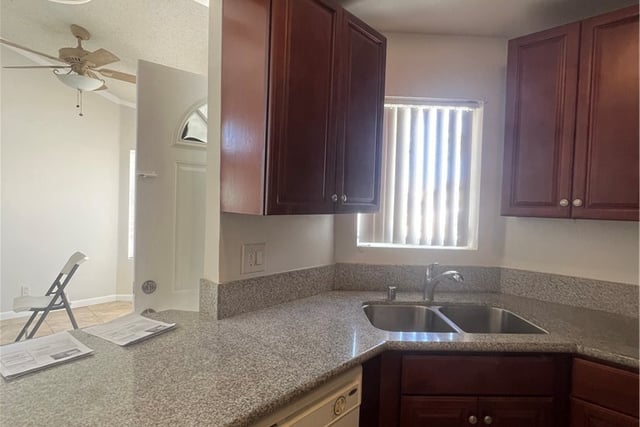 36806 36806 Meadowview Court, Palmdale, CA 93552 — photo 6 of 37