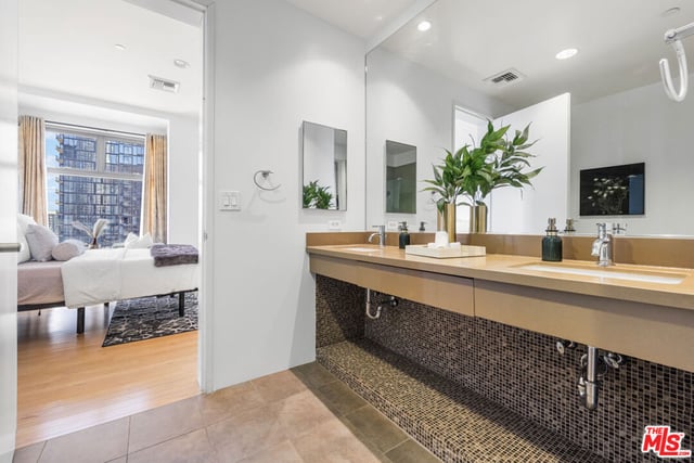 801 S Grand Avenue 1508, Los Angeles, CA 90017 — photo 16 of 37