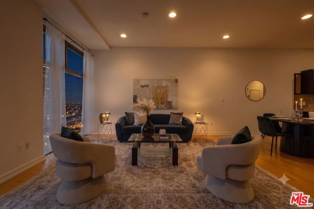 801 S Grand Avenue 1508, Los Angeles, CA 90017 — photo 3 of 37
