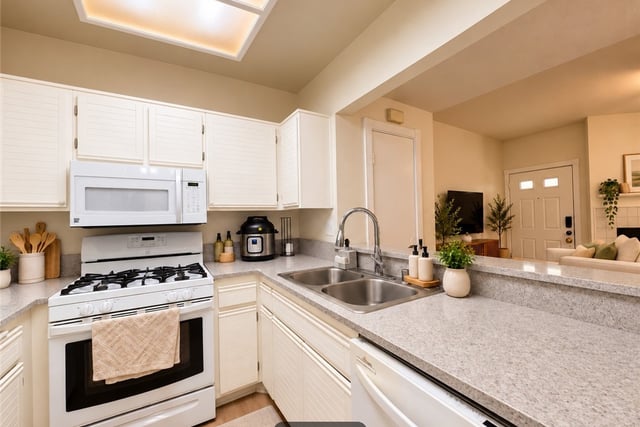 24115 Del Monte Drive 71, Valencia, CA 91355 — photo 7 of 30