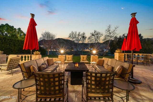 240 W Stafford Road, Thousand Oaks, CA 91361 — photo 7 of 41