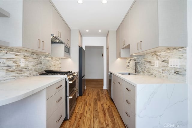17255 Palisades Circle, Pacific Palisades, CA 90272 — photo 11 of 47