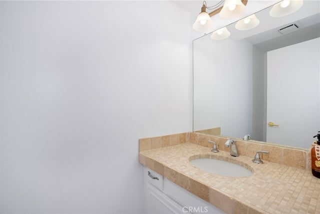 17255 Palisades Circle, Pacific Palisades, CA 90272 — photo 19 of 47