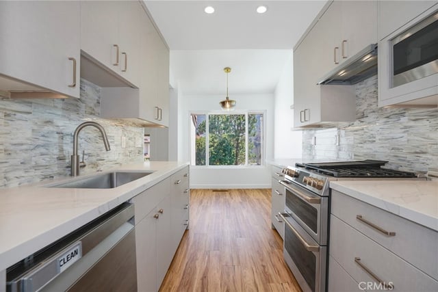17255 Palisades Circle, Pacific Palisades, CA 90272 — photo 8 of 47