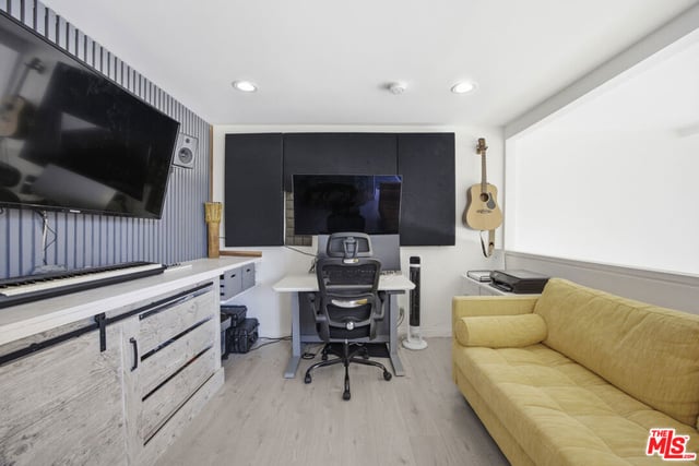 1900 Vine Street 303, Los Angeles, CA 90068 — photo 3 of 15