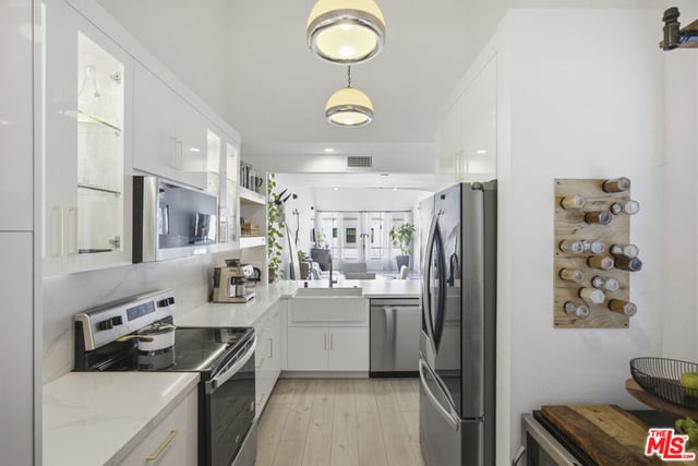1900 Vine Street 303, Los Angeles, CA 90068 — photo 7 of 15