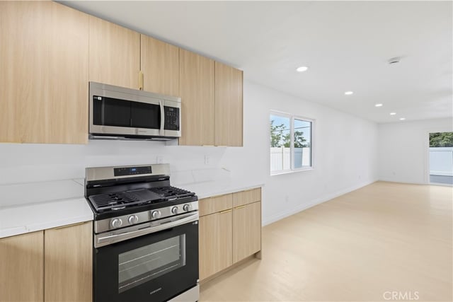 28201 Hot Springs, Canyon Country, CA 91351 — photo 4 of 46