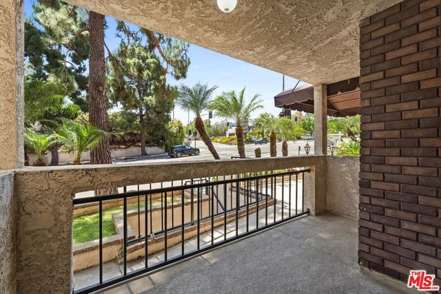 12321 Ocean Park Boulevard 2, Los Angeles, CA 90064 — photo 15 of 30