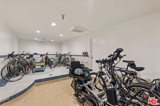 12321 Ocean Park Boulevard 2, Los Angeles, CA 90064 — photo 19 of 30